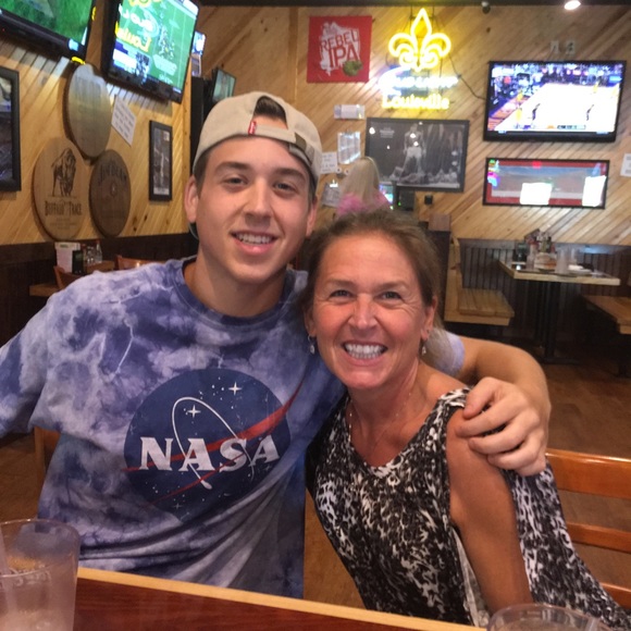 ❤️WELCOME TO MY CLOSET❤️Please checkout my YouTube - Picture 5 of 8